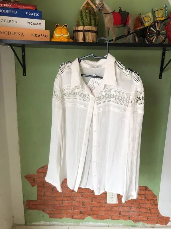 Camisa branca com renda