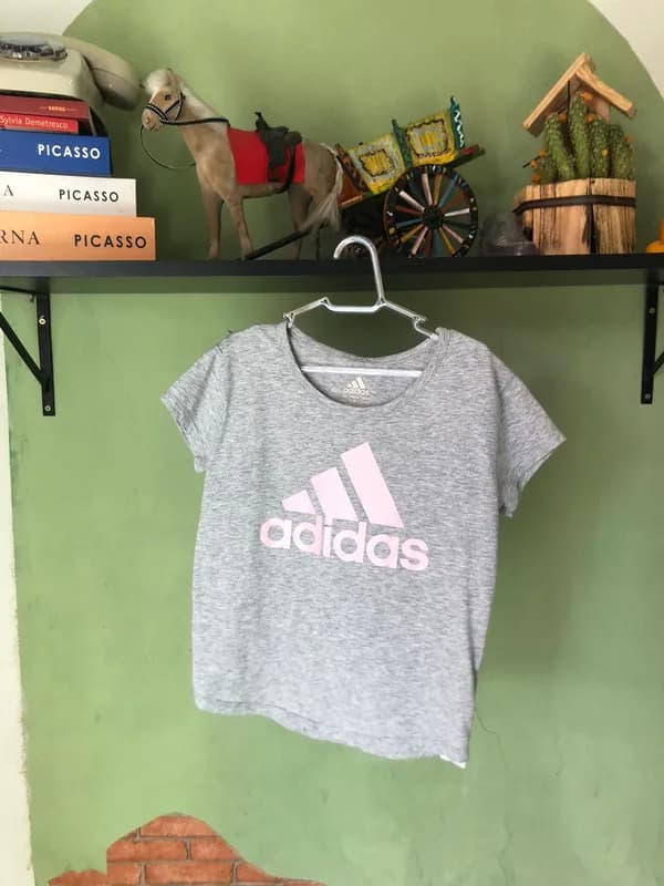T-shirt cinza Adidas