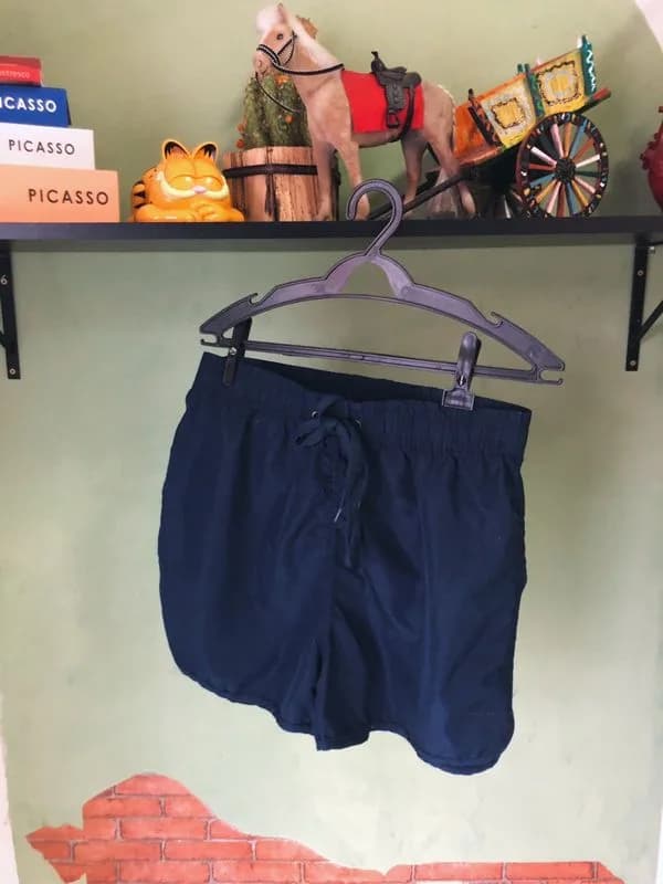 Shorts azul de academia