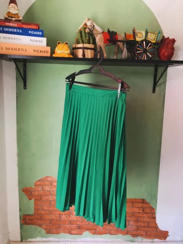 Saia verde plissada