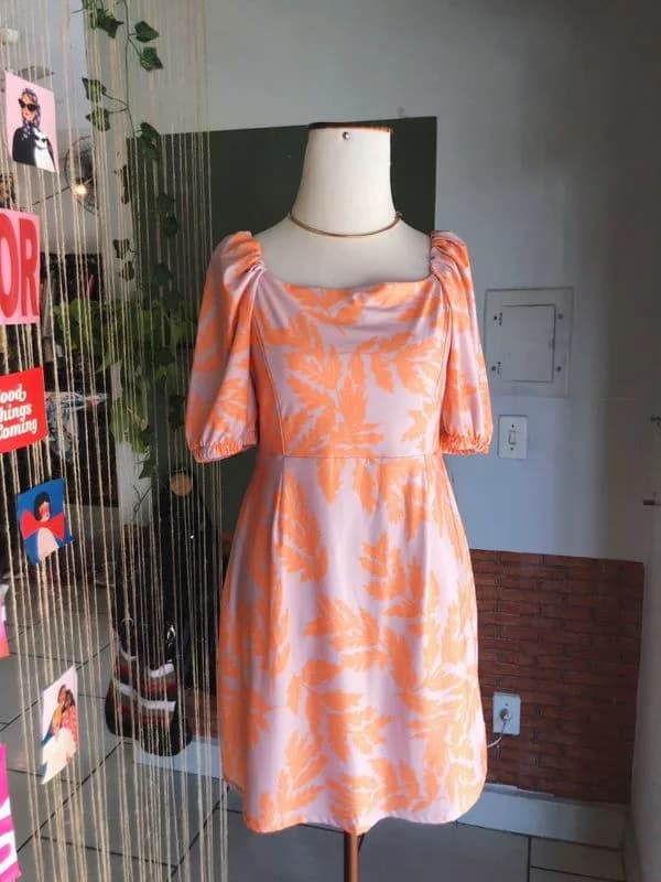 ♡ Vestido bege e laranja