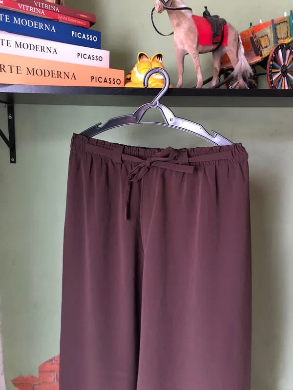 ♡ Calça marrom pantalona