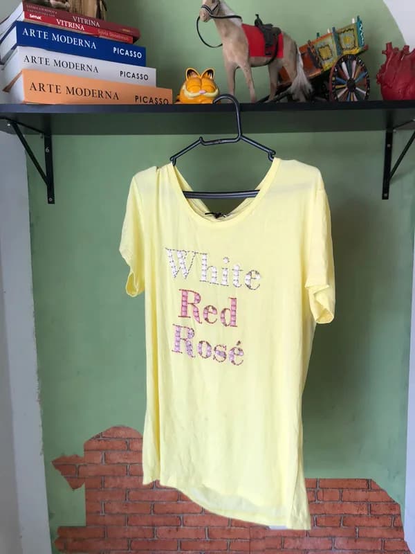 ♡ T-shirt amarela wine