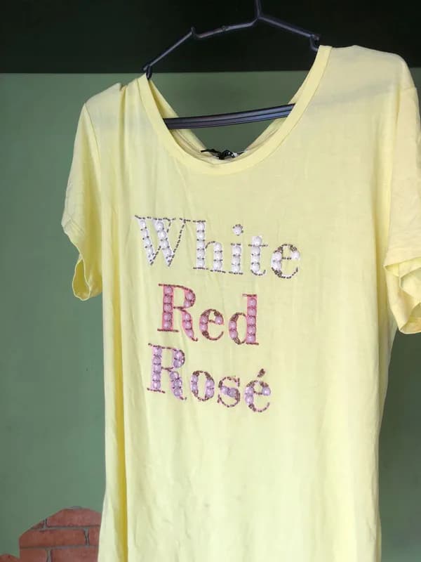 ♡ T-shirt amarela wine