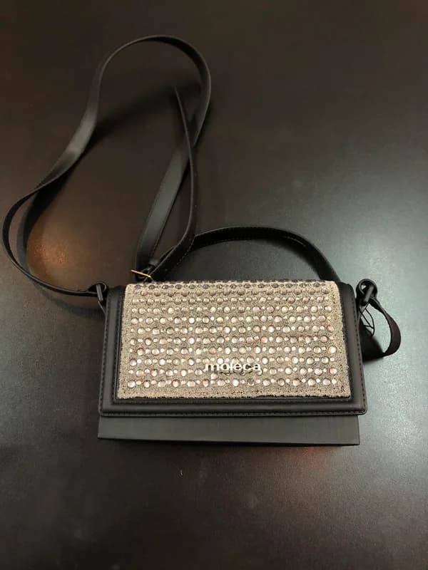 ♡ Bolsa preta e prateada