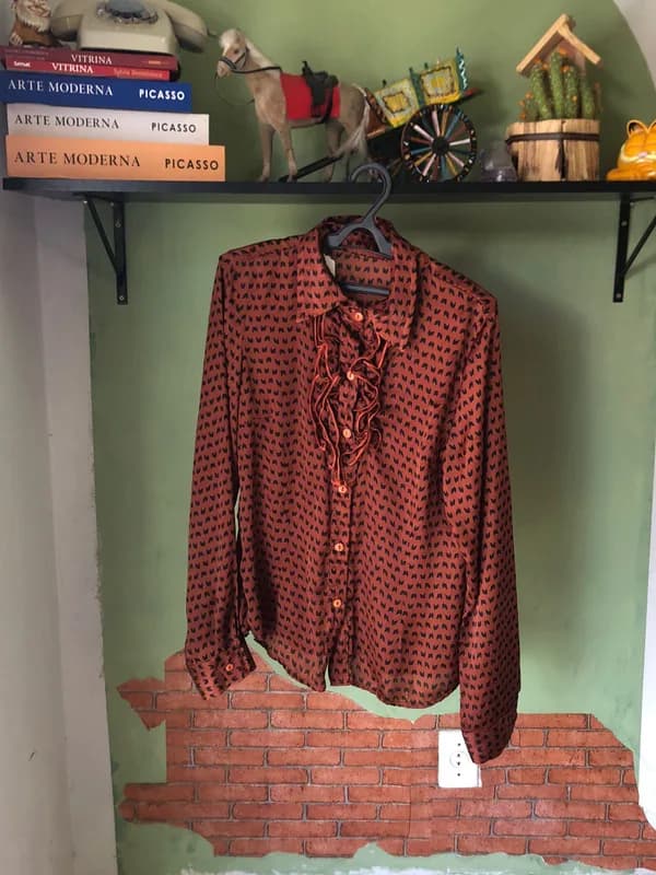 ♡ Camisa terracota e preta
