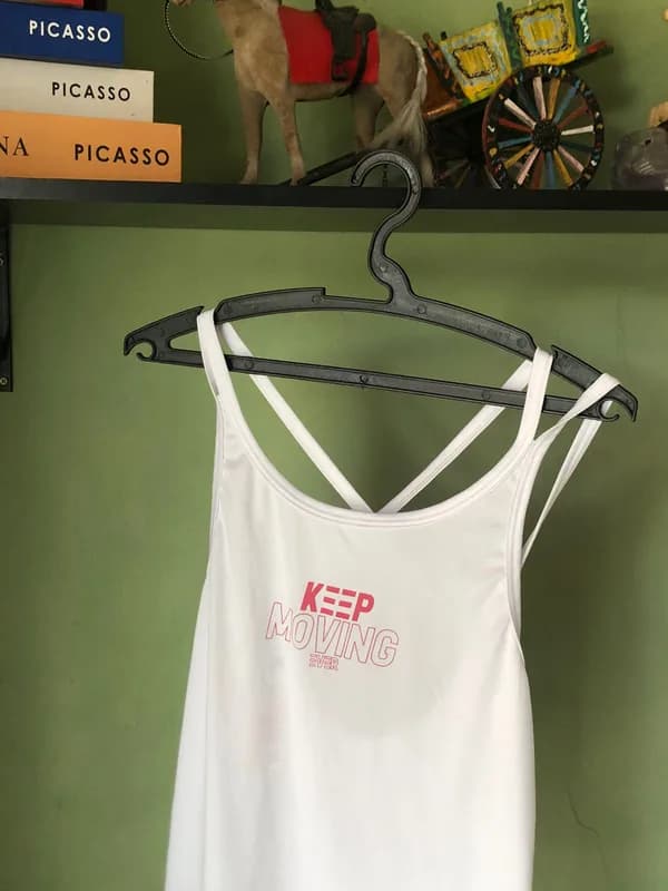 ♡ Regata branca de academia