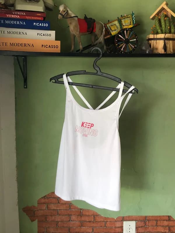 ♡ Regata branca de academia