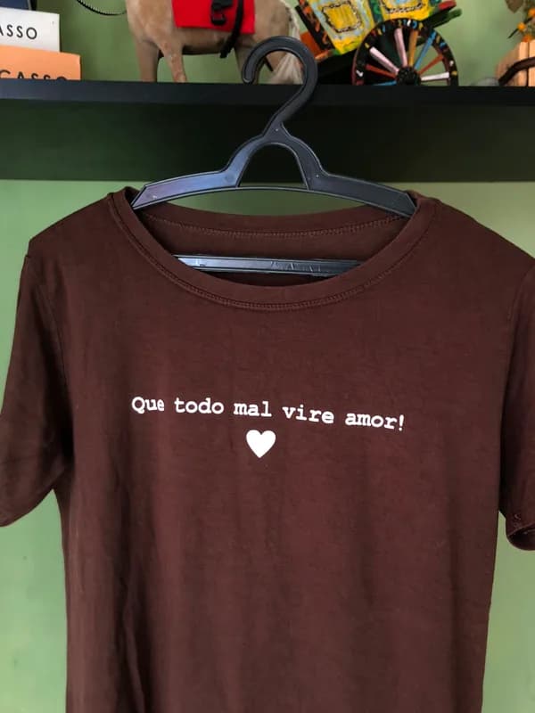 ♡ T-shirt marrom