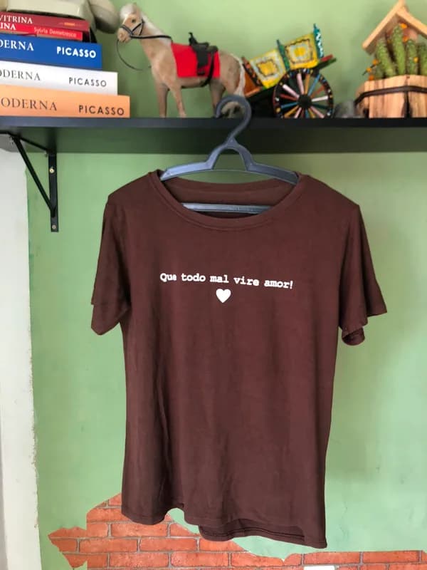 ♡ T-shirt marrom