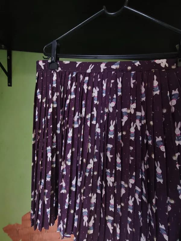 ♡ Saia roxa de coelinhos