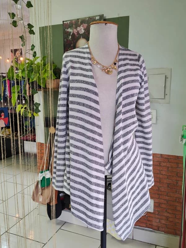 ♡  Cardigan branco com listras cinzas