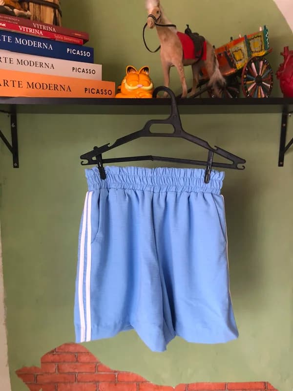 ♡ Shorts azul e branco